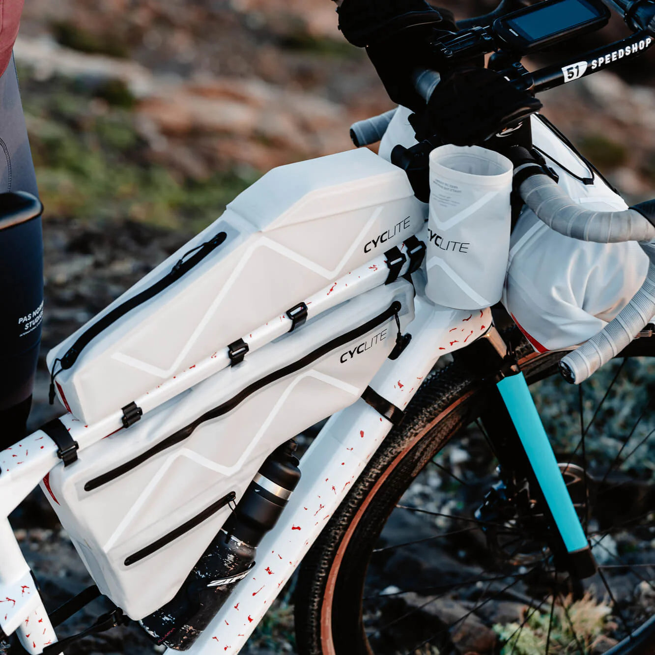 TOP_TUBE_BAG_LARGE_01_-_Cycling_Bag_-_Lightgrey-7.webp
